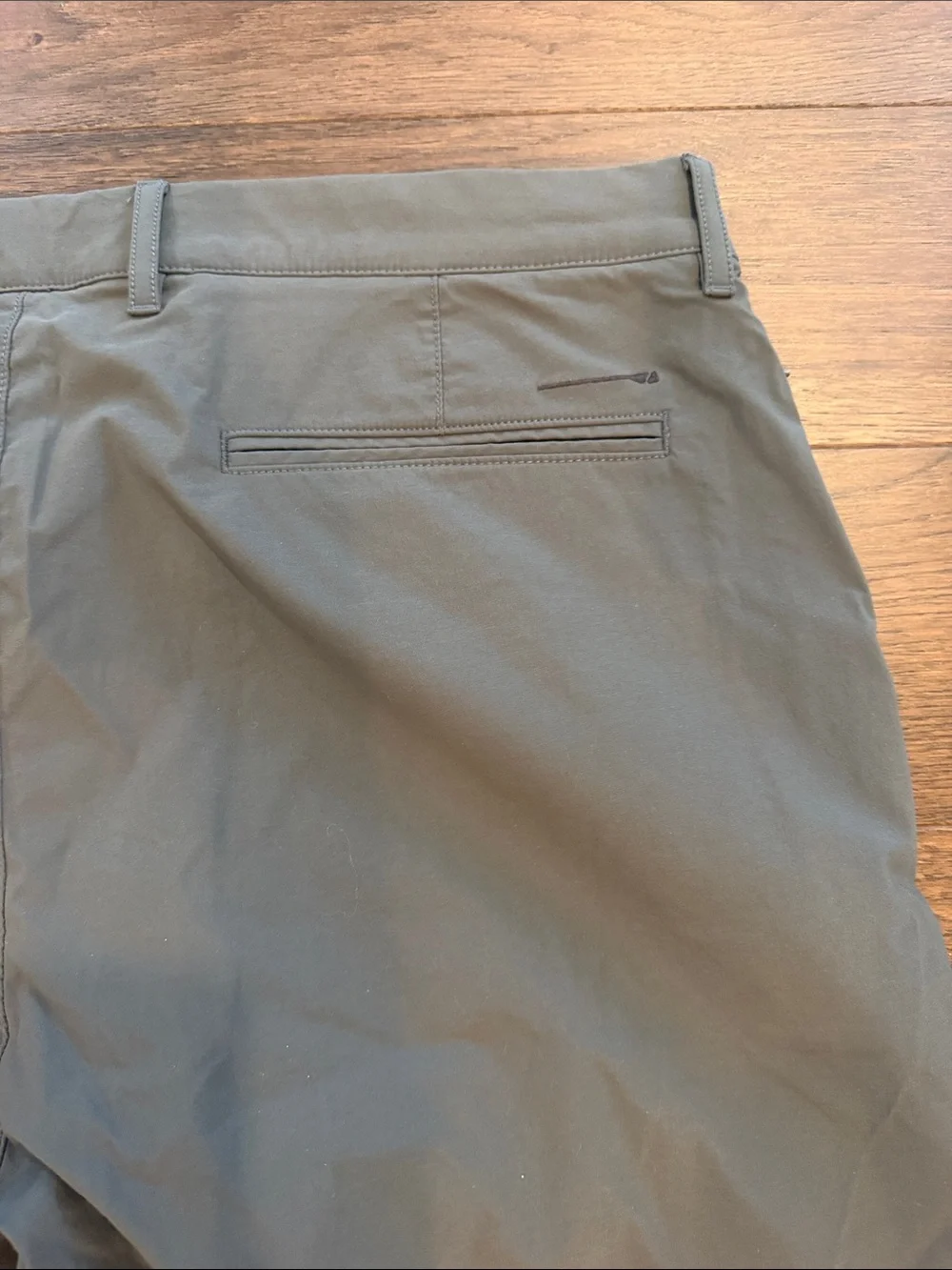 J. Crew 9” Tech Short in Gray Size 36 - C10-046